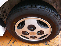 フロント右(運転席側)ホイル&タイヤ